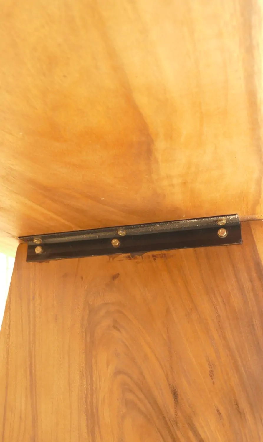  Product image 6 of the product “Natural Wood Table suar with wodden legs, 256cm length, 85cm widt, 78.5cm height. Table top 7cm thickness ”